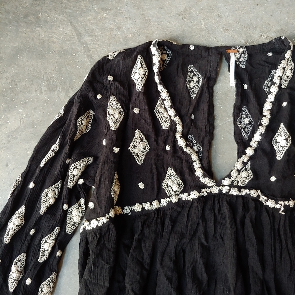 Free People Diamond Embroidered Tunic in Black med_3
